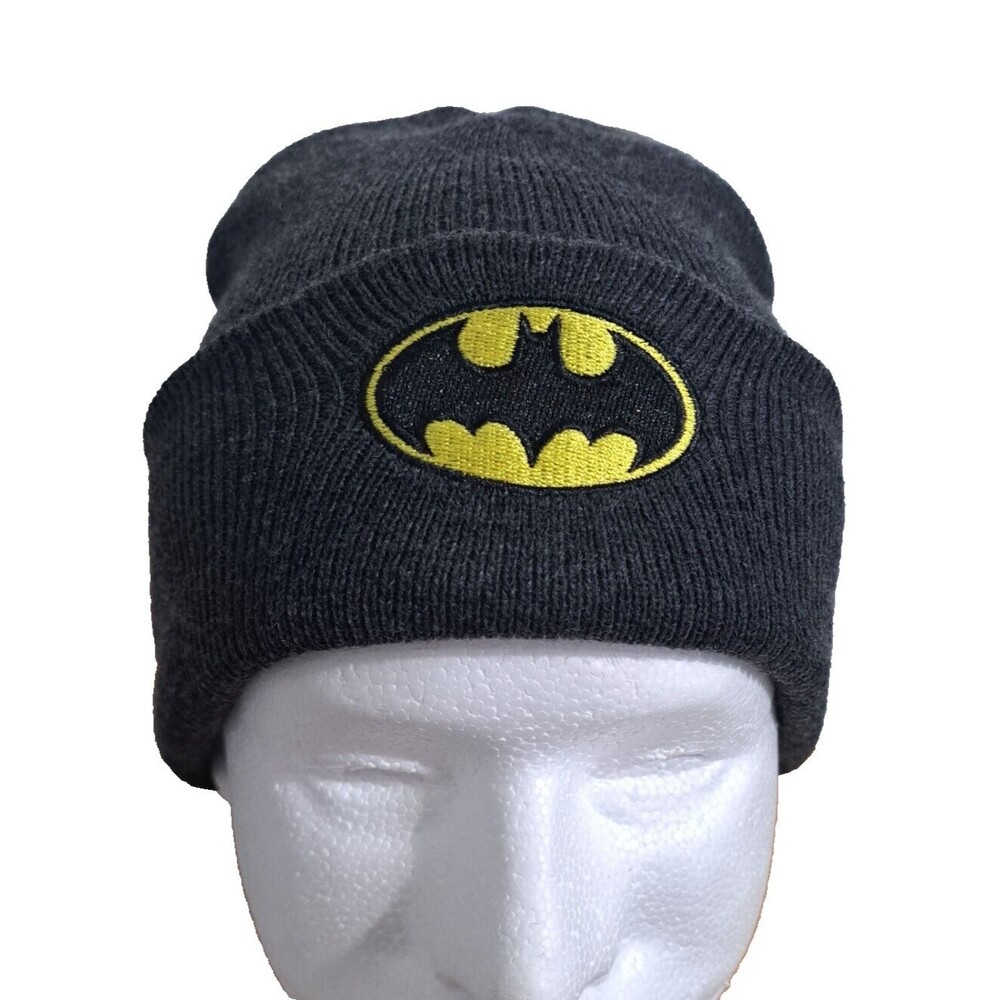Batman Beanie Cap Embroidered Logo Black Snowboard Winter Hat Stretch Cuffed EUC